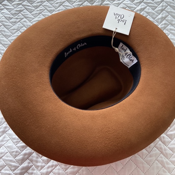 NWT lack of color hat, size S, brown/rusty gold finger - Picture 6 of 7
